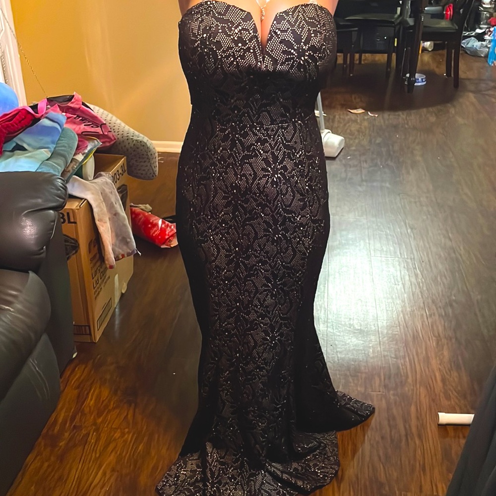 Bailey blue size medium black, and cream